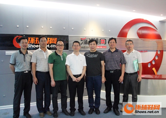 省外經貿廳一行領導與董事長王冬竹（右三）、總經理林文佳（左三）合影留念