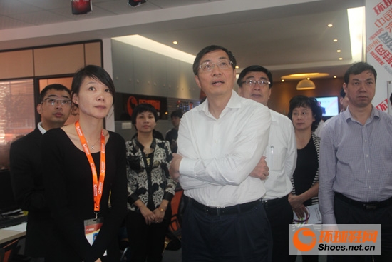 訊網(wǎng)科技黨支部書記周麗瓊進行了全程接待 訊網(wǎng)科技黨支部書記周麗瓊進行了全程接待